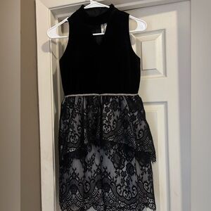 Black sleeveless dress